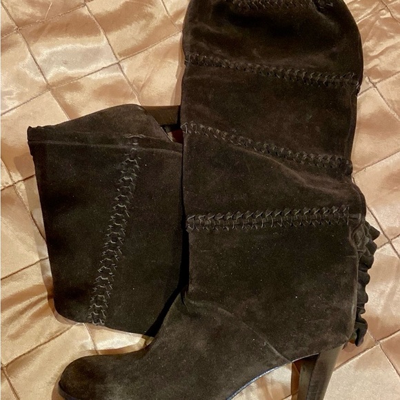 Coach fabulous brown suede heels boots, elegant style, size 7.5 - Picture 15 of 16
